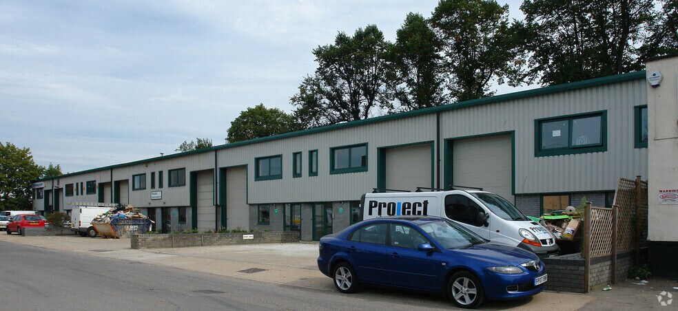 Unit 1-8 Wallingford Rd, Uxbridge à vendre - Photo de l’immeuble – Image 1 sur 4