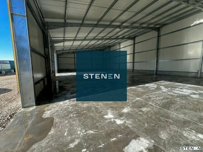 Plus de détails pour 55 Route De Cheval Blanc, Cavaillon - Industriel/Logistique à louer