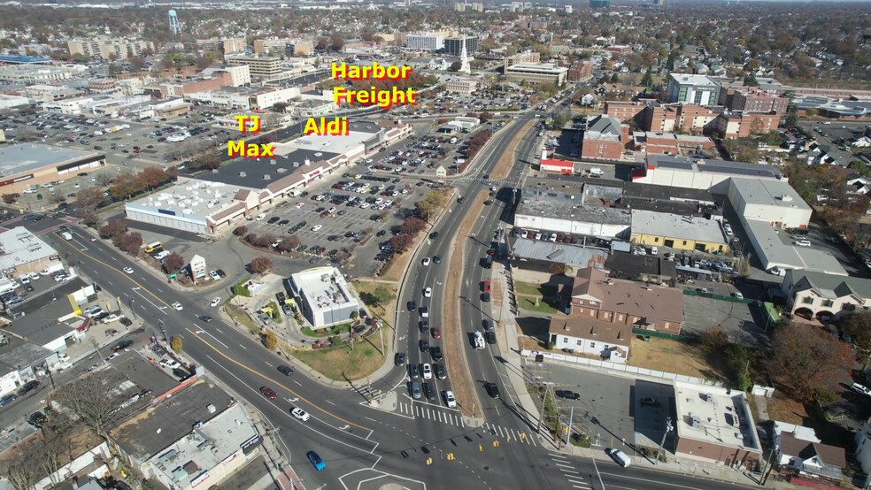 66 S Franklin St, Hempstead, NY à louer - Photo de l’immeuble – Image 2 sur 80