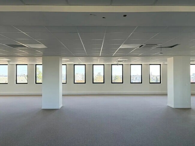 Plus de détails pour Bureau à louer