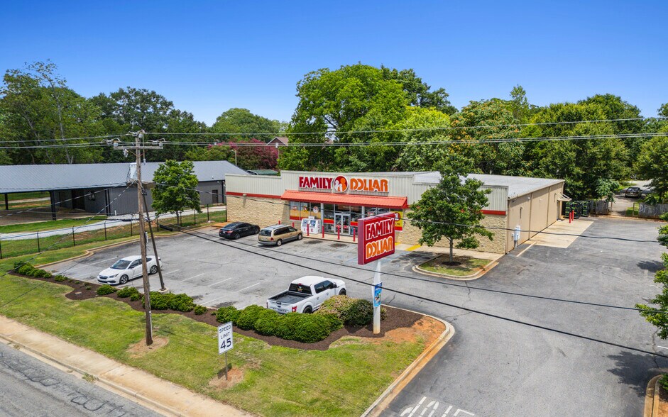 1605 W Blue Ridge Dr, Greenville, SC à louer - Photo de l’immeuble – Image 3 sur 11