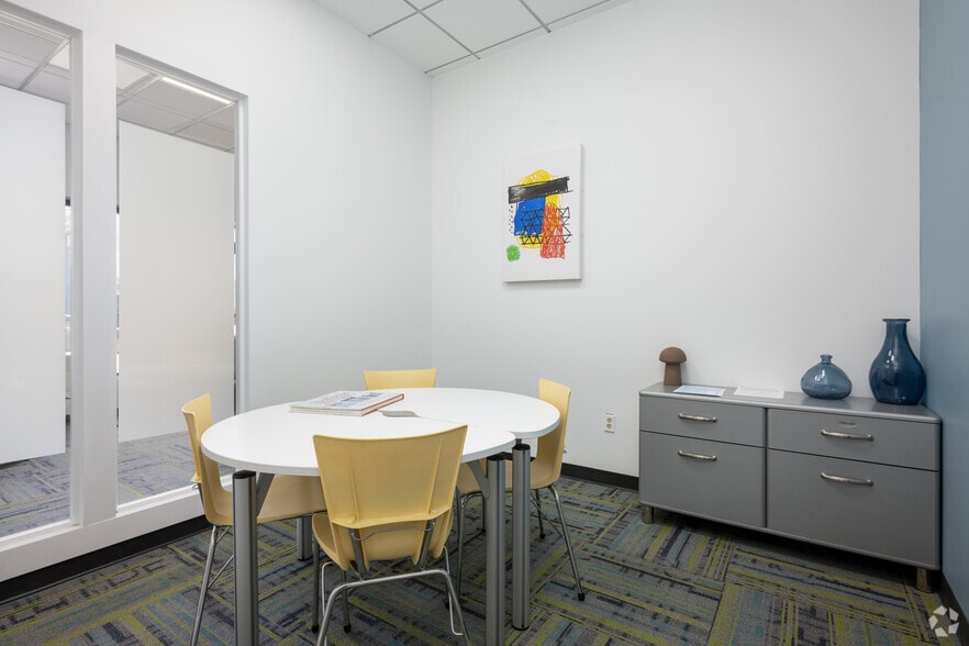 516 W Friendly Ave, Greensboro, NC à louer - Photo intérieure – Image 3 sur 19