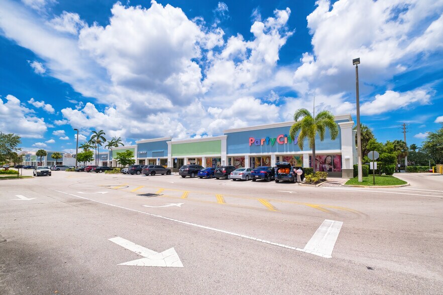 130 N University Dr, Pembroke Pines, FL à louer - Photo de l’immeuble – Image 3 sur 4
