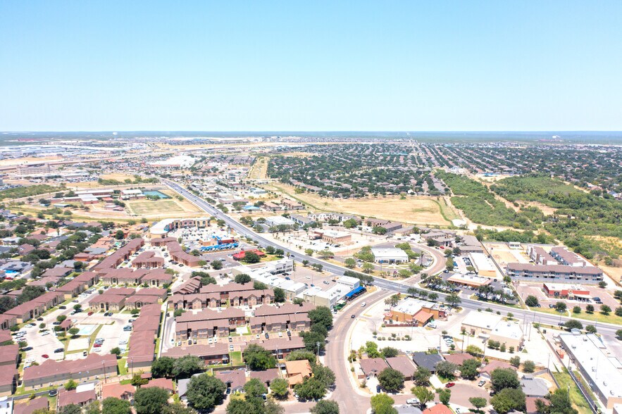 9803 Sterling Loop, Laredo, TX à louer - Photo de l’immeuble – Image 2 sur 5