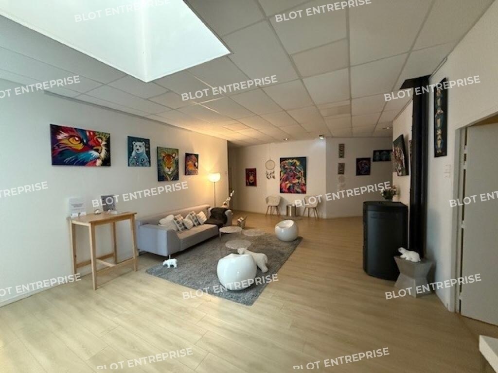 Bureau dans Montgermont à louer Photo de l’immeuble– Image 1 sur 9