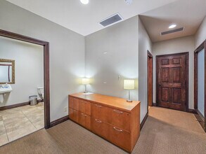 18021-18023 Oak St, Omaha, NE à louer Photo de l’immeuble– Image 2 sur 9