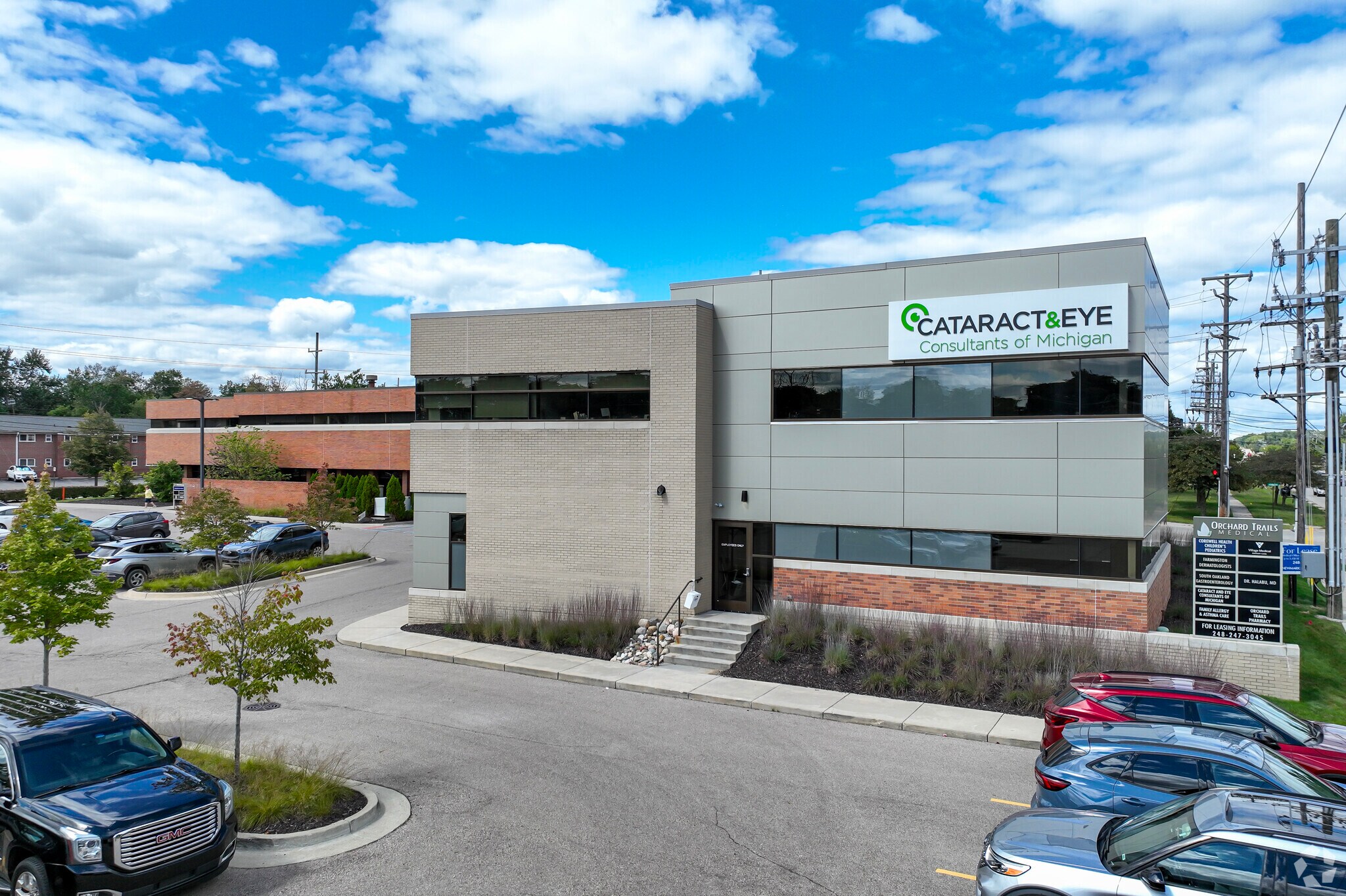 23133 Orchard Lake Rd, Farmington, MI à louer Photo de l’immeuble– Image 1 sur 6