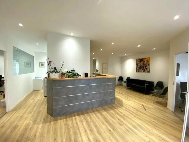 Plus de détails pour Local commercial à louer