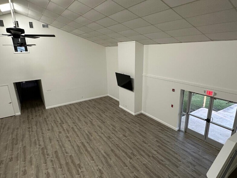 400 Uhland Rd, San Marcos, TX à louer - Photo de l’immeuble – Image 3 sur 18