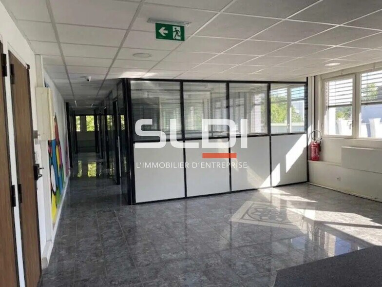 Bureau dans Villeurbanne à louer - Photo de l’immeuble – Image 2 sur 15