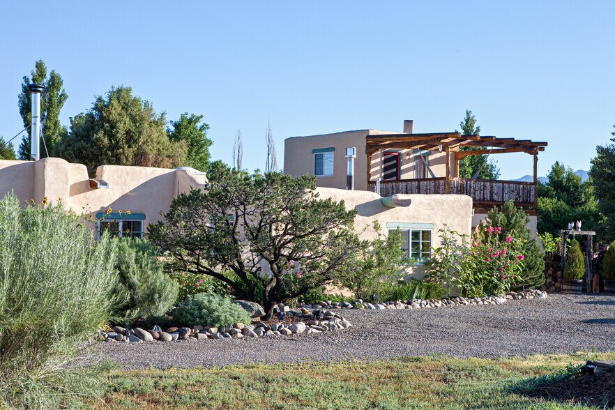 613 Callejon Rd, Taos, NM à vendre - Photo principale – Image 1 sur 38