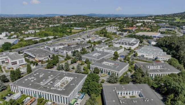Plus de détails pour Local d'activités à louer