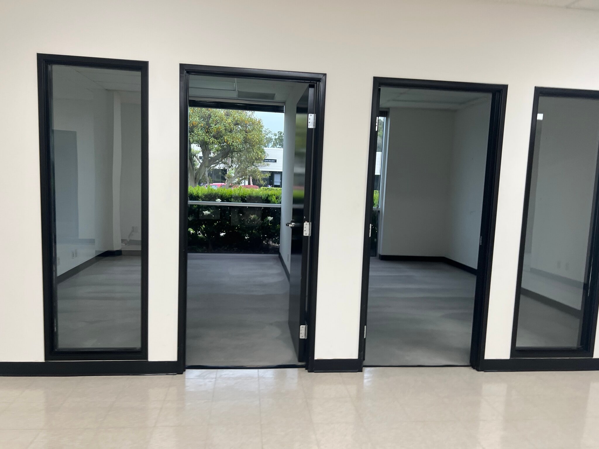 23351-23361 Madero, Mission Viejo, CA à louer Photo intérieure– Image 1 sur 2