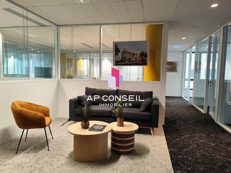 Bureau dans Montigny-le-Bretonneux à vendre - Photo intérieure – Image 2 sur 10