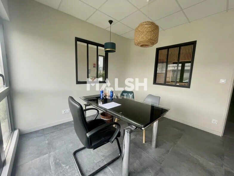 Bureau dans Vénissieux à louer - Photo de l’immeuble – Image 2 sur 9