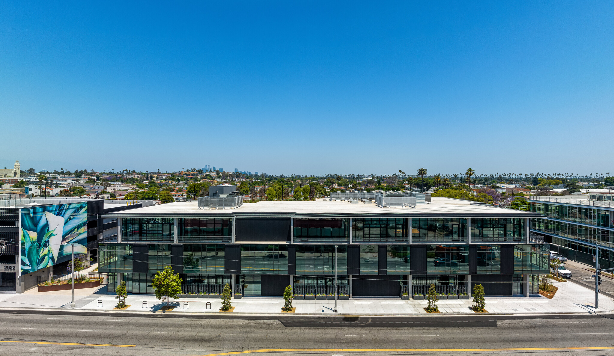 2922 Crenshaw Blvd, Los Angeles, CA à louer Photo de l’immeuble– Image 1 sur 9