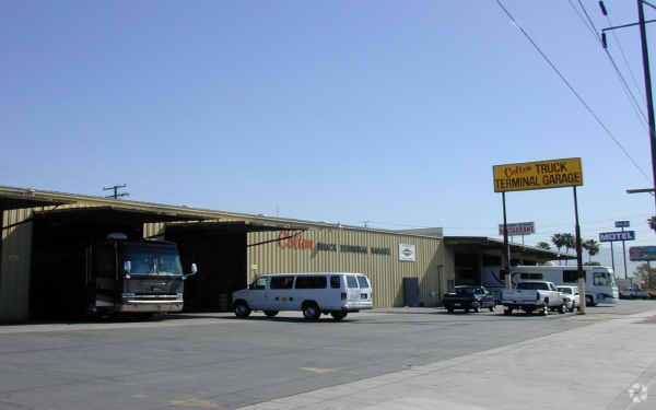 863 E Valley Blvd, Colton, CA à vendre - Photo de l’immeuble – Image 2 sur 3