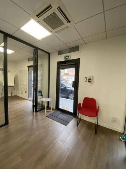 4 Bis Avenue Camille Rousset, Bron à louer - Photo intérieure – Image 1 sur 1