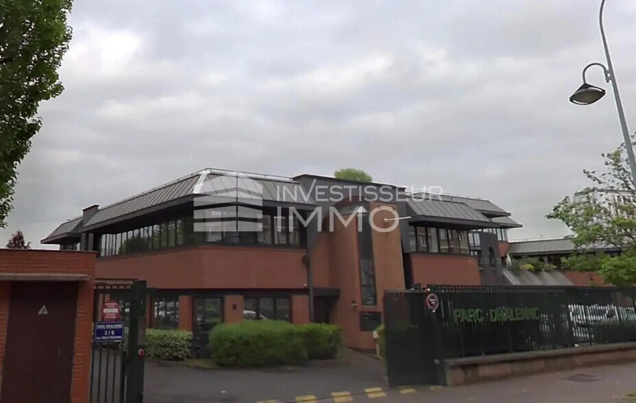 Local d’activités dans Saint-Ouen-sur-Seine à louer - Photo de l’immeuble – Image 3 sur 4