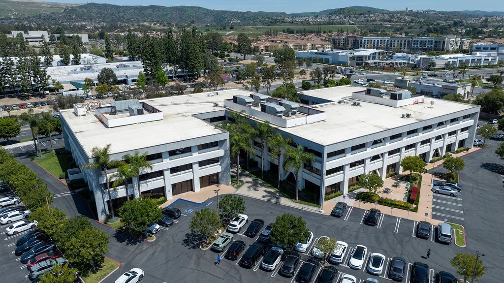 3230 E Imperial Hwy, Brea, CA à louer Photo de l’immeuble– Image 1 sur 10