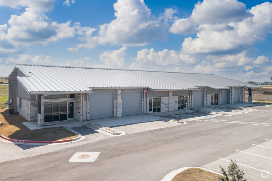 324 Riverwalk Dr, San Marcos, TX à louer - Photo de l’immeuble – Image 3 sur 19