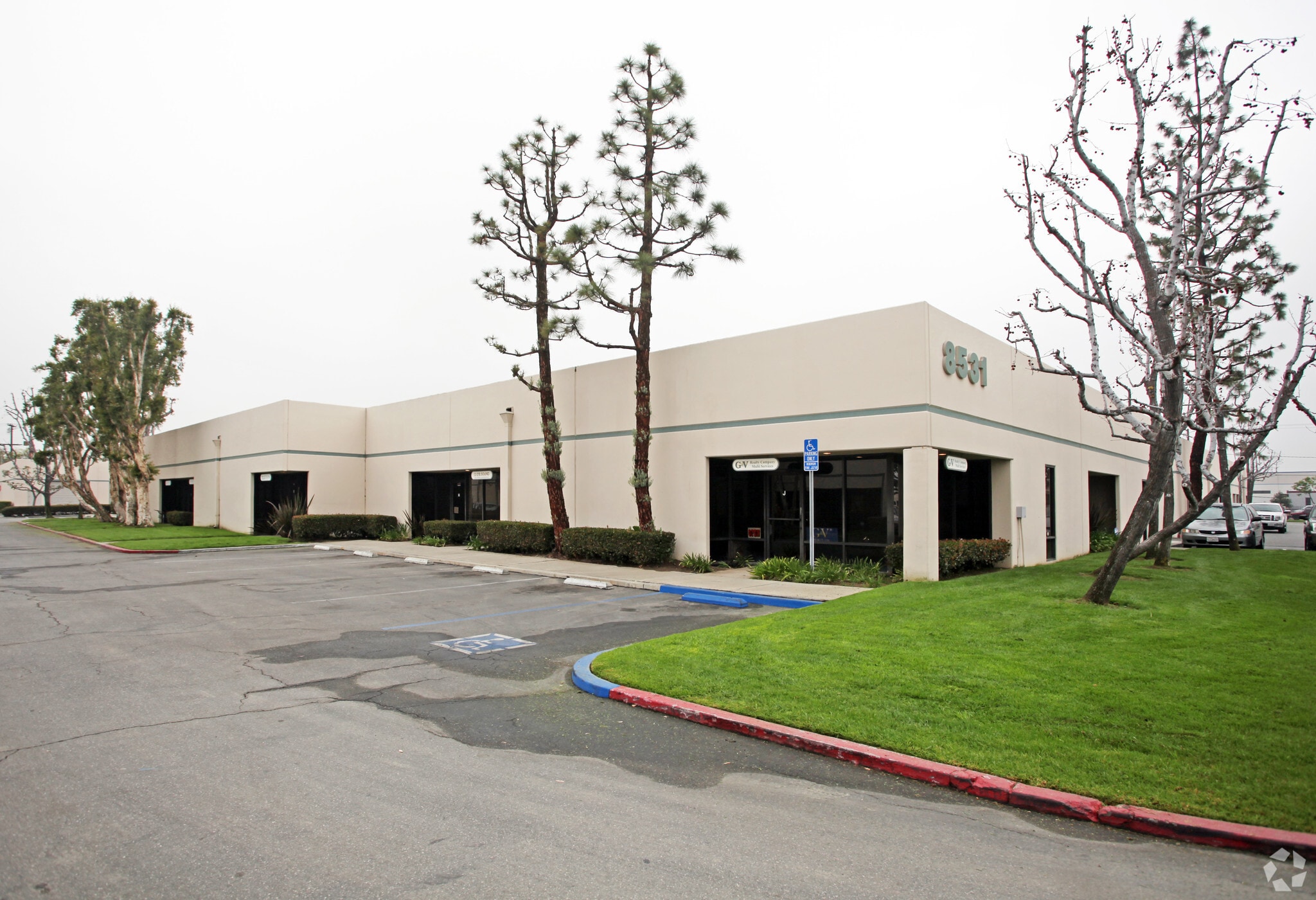8541 Wellsford Rd, Santa Fe Springs, CA à louer Photo principale– Image 1 sur 4
