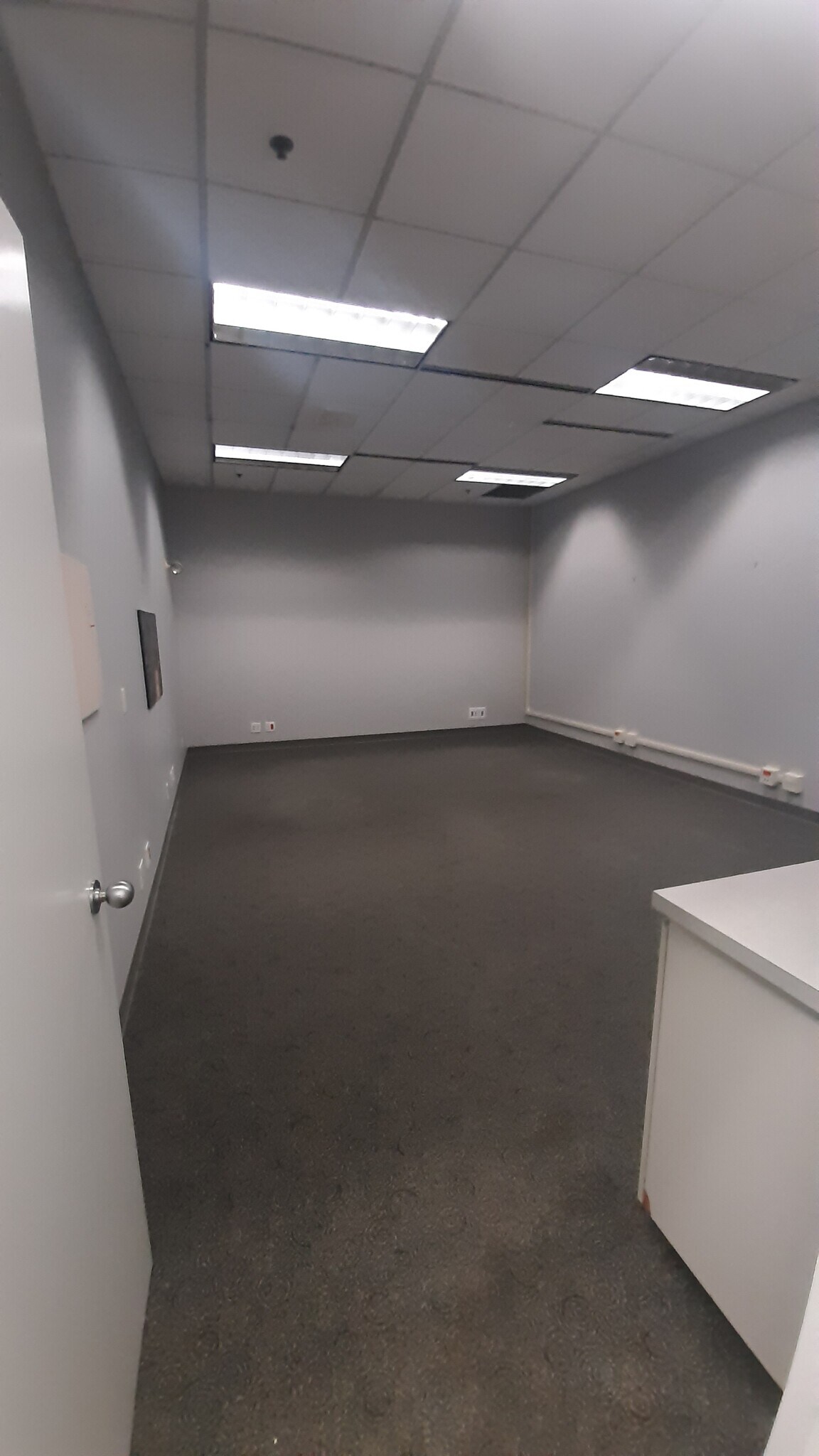 4911 51 St, Red Deer, AB à louer Photo intérieure– Image 1 sur 7