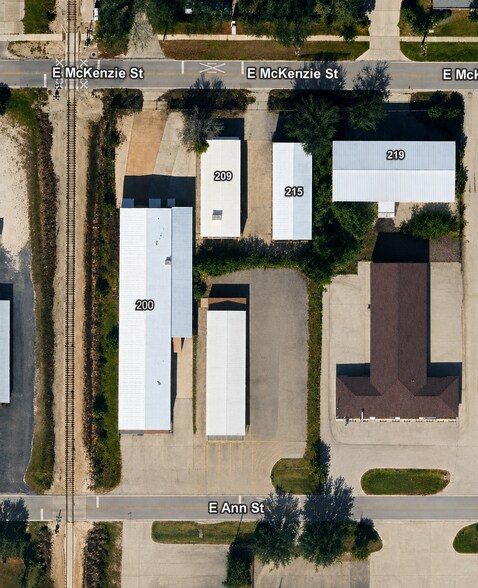 McKenzie & Ann St portefeuille de 4 biens à vendre sur LoopNet.fr - Photo de l’immeuble – Image 2 sur 30