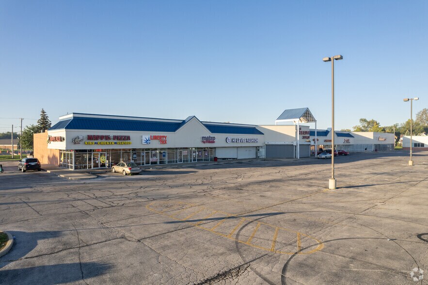 551 Dorr St, Toledo, OH à louer - Photo de l’immeuble – Image 1 sur 6