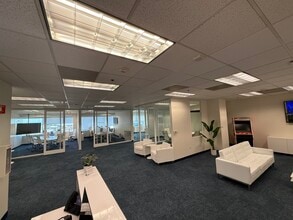 601 Gateway Blvd, South San Francisco, CA à louer Photo intérieure– Image 2 sur 8