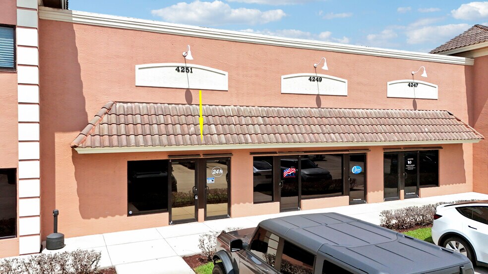 4251 SW High Meadows Ave, Palm City, FL à louer - Photo de l’immeuble – Image 2 sur 22