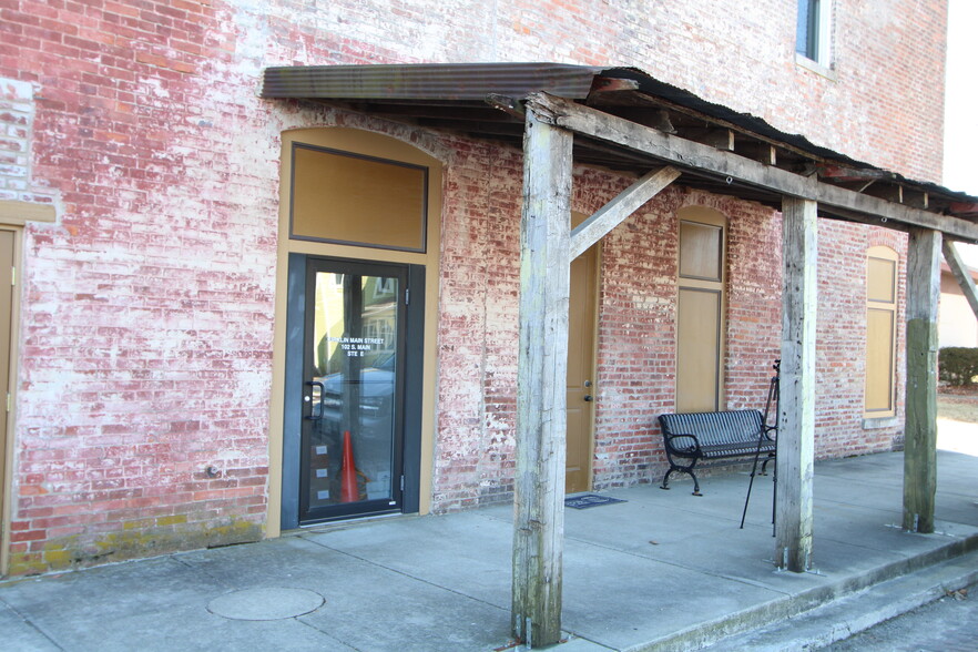 102 S Main St, Kirklin, IN à louer - Photo de l’immeuble – Image 2 sur 10