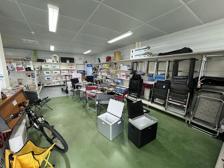 Local commercial dans  à louer - Photo intérieure – Image 3 sur 8