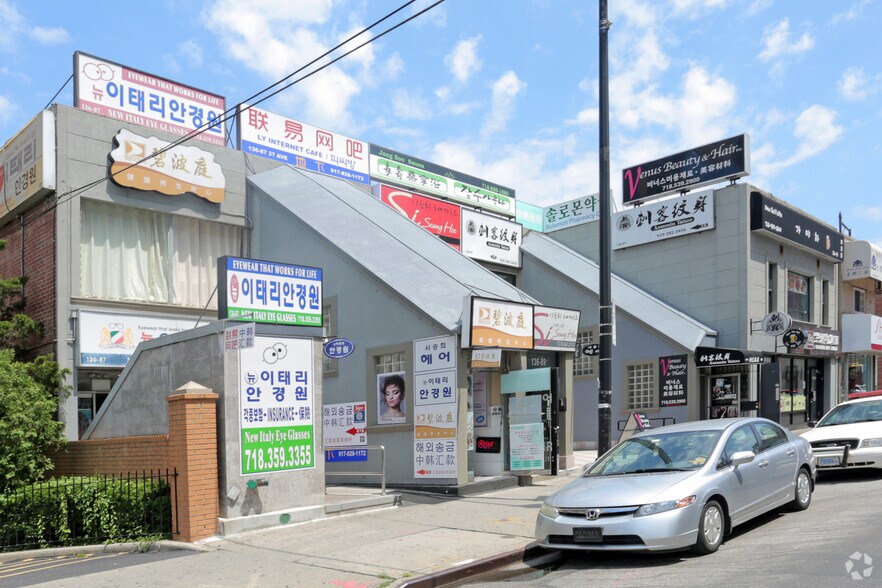 136-87-136-93 37th Ave, Flushing, NY à louer - Photo de l’immeuble – Image 1 sur 5