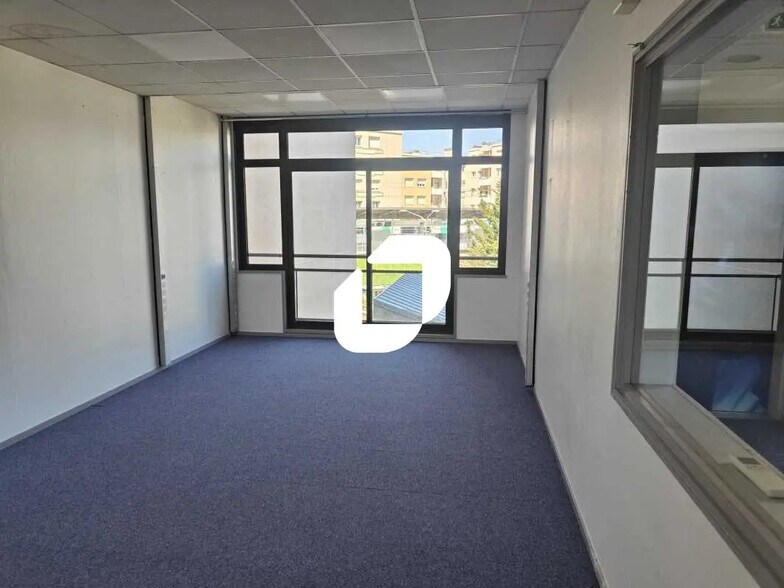 Bureau dans Nanterre à louer - Photo de l’immeuble – Image 1 sur 5