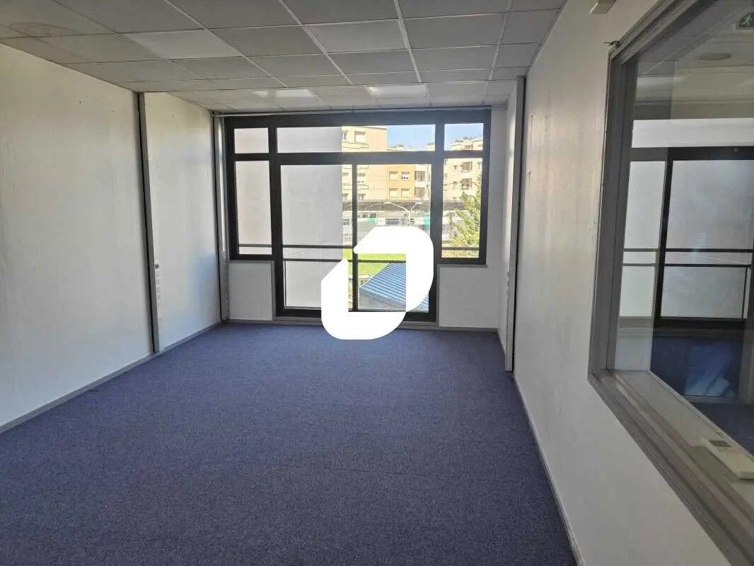 Bureau dans Nanterre à louer Photo de l’immeuble– Image 1 sur 6