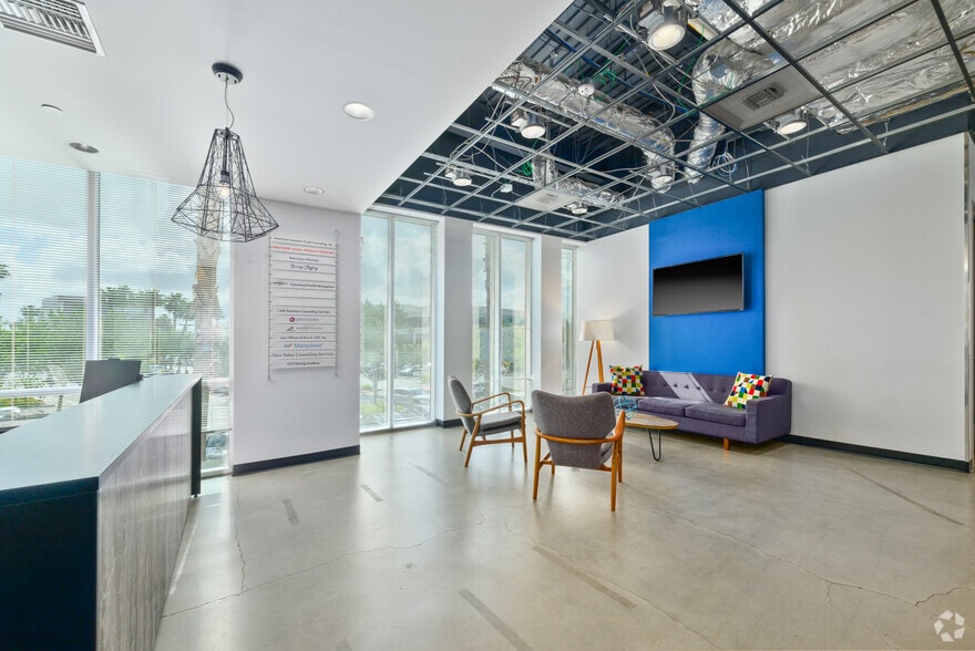 473 E Carnegie Dr, San Bernardino, CA à louer - Photo intérieure – Image 2 sur 36