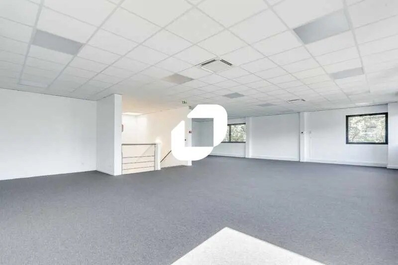 Local d’activités dans Le Blanc-Mesnil à louer - Photo de l’immeuble – Image 3 sur 26