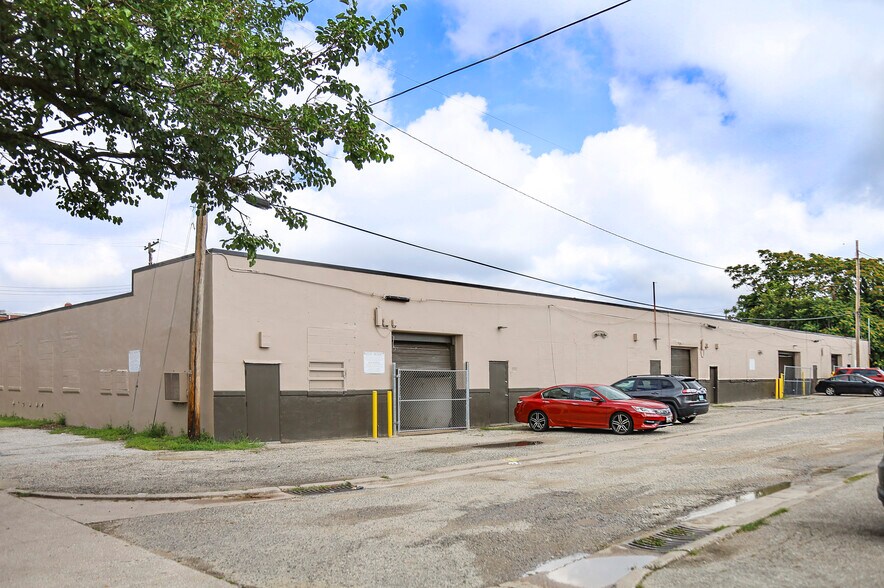 4100-4112 Aquarium Pl, Baltimore, MD à louer - Photo de l’immeuble – Image 1 sur 23