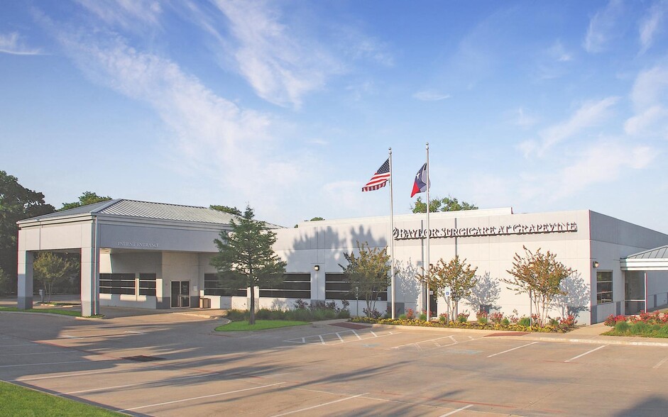 2040 W State Hwy 114, Grapevine, TX à louer - Photo de l’immeuble – Image 3 sur 7