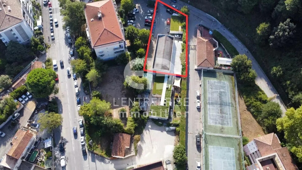 Local d’activités dans Cagnes-sur-Mer à louer - Photo de l’immeuble – Image 1 sur 12