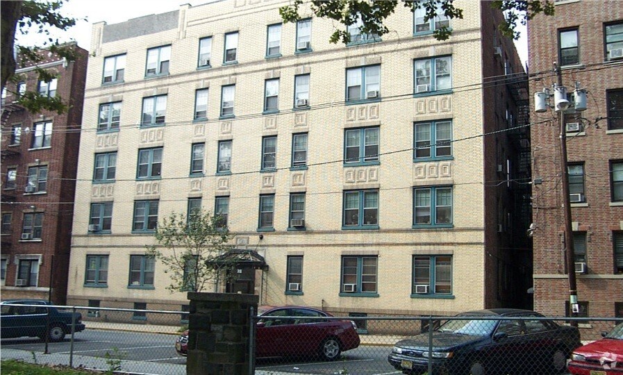 311 79th St, North Bergen, NJ à vendre - Photo de l’immeuble – Image 2 sur 6