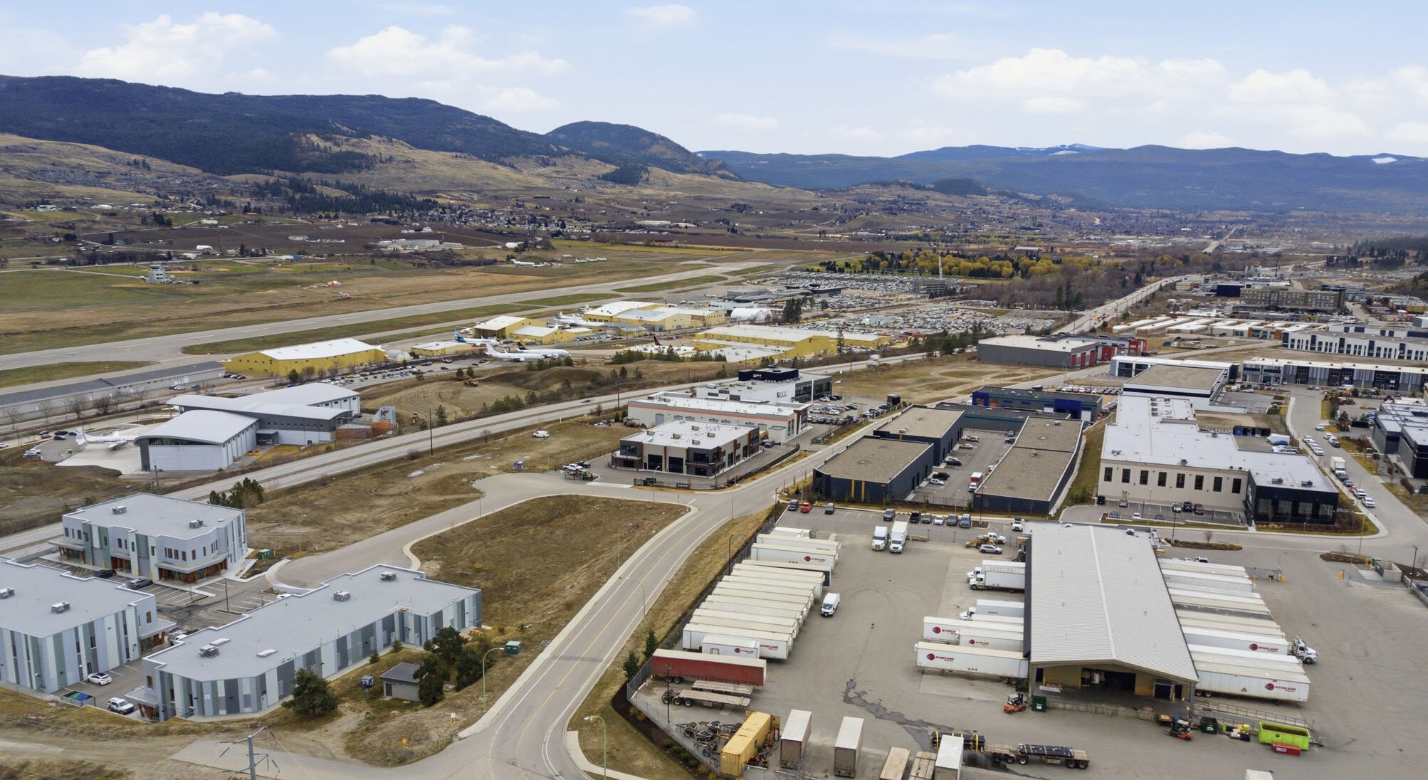 2180 Optic Crt, Kelowna, BC à vendre Photo principale– Image 1 sur 5