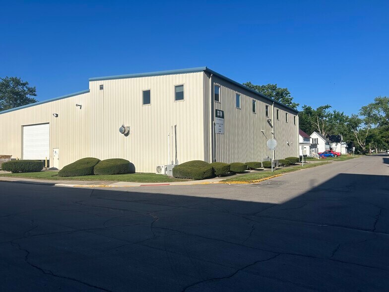 257 E Randolph St, Nappanee, IN à vendre - Photo de l’immeuble – Image 2 sur 6