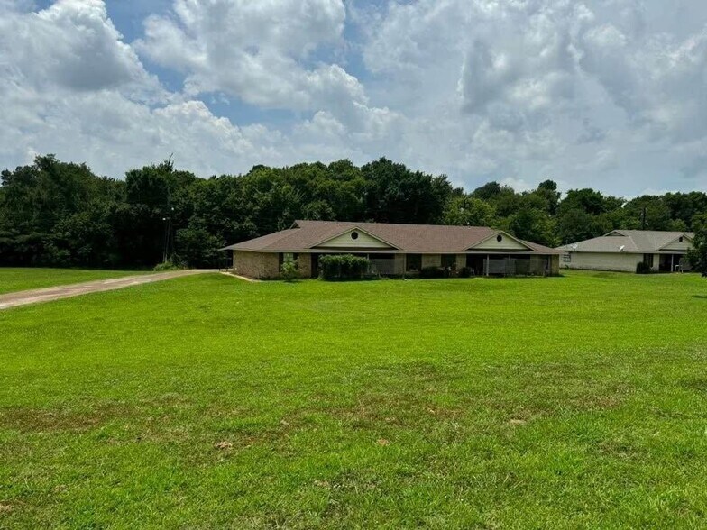 4515 SE Loop 286, Paris, TX à vendre - Photo de l’immeuble – Image 1 sur 35