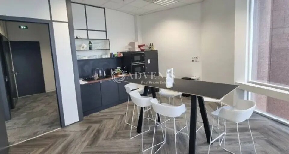 Bureau dans Lyon à louer - Photo de l’immeuble – Image 3 sur 8