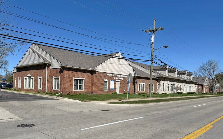 24715 Little Mack Ave, Saint Clair Shores, MI à louer - Photo de l’immeuble – Image 1 sur 12