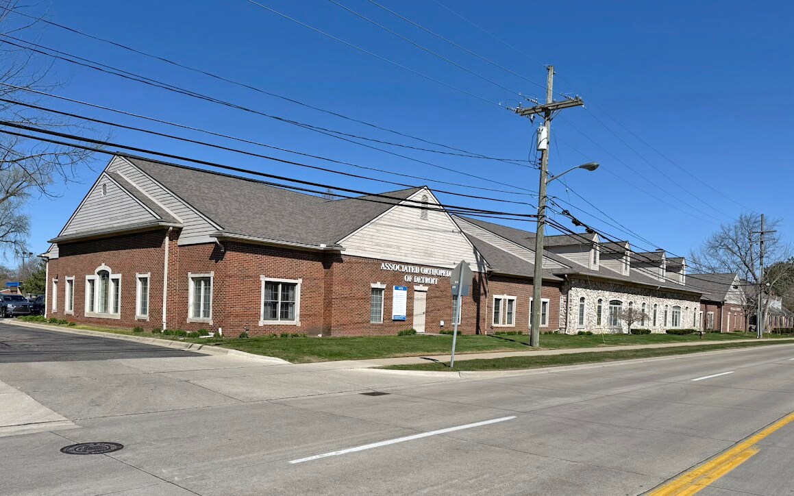 24715 Little Mack Ave, Saint Clair Shores, MI à louer Photo de l’immeuble– Image 1 sur 13