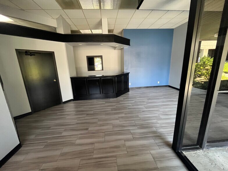 9567 Arrow Route, Rancho Cucamonga, CA à louer - Photo de l’immeuble – Image 2 sur 11