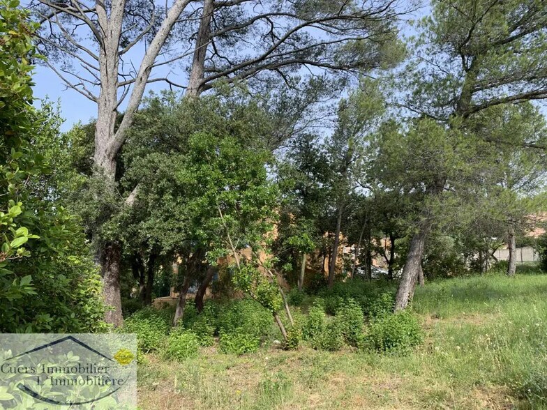 Terrain dans Cuers à vendre - Photo de l’immeuble – Image 3 sur 3